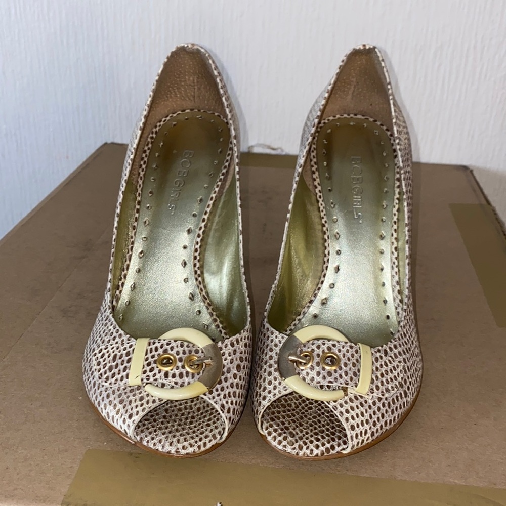 BCBGeneration, beige, thick heel